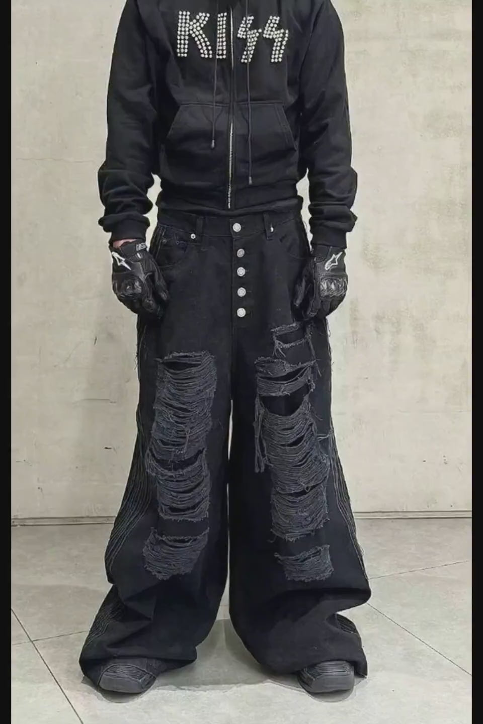 RYE CHASIN Wash Aged Big Damage Jeans - 激しいウォッシュ加工と膝の大きなダメージが特徴のワイドデニム正面