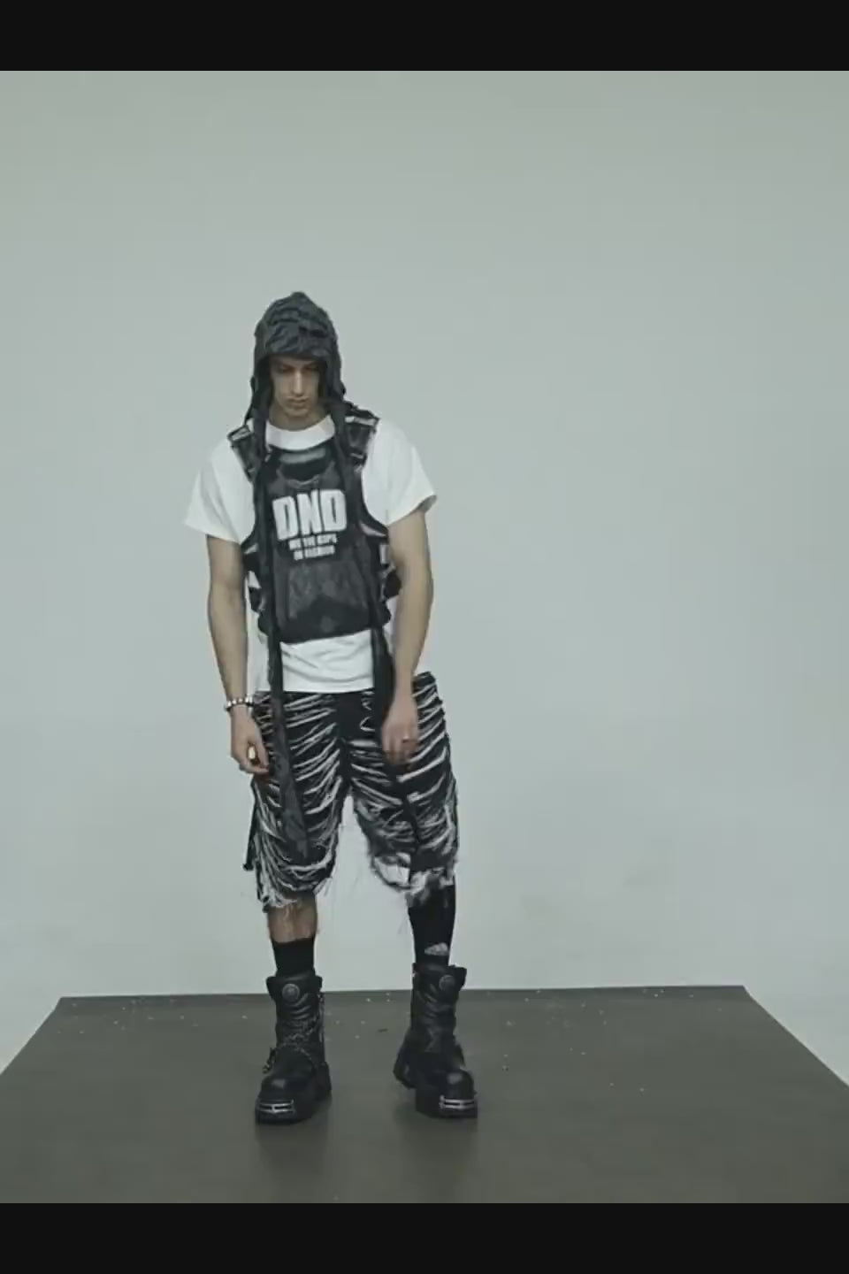 DND4DES Destroyed Long Tail Rabbit Durag - 激しいダメージ加工と長いラビットテイルが特徴のグレーヘッドギア