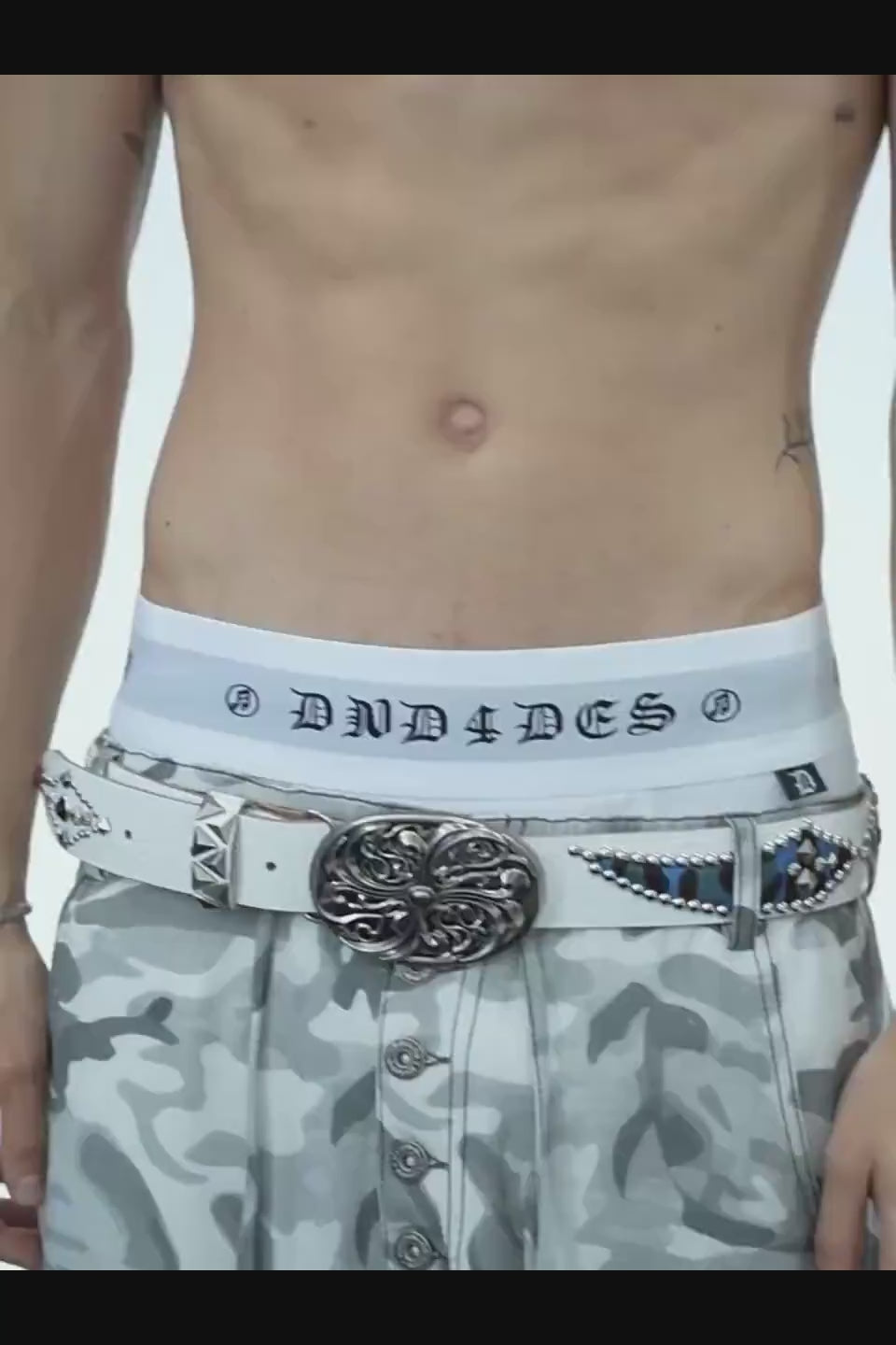DND4DES Honeysuckle Print Modal Boxer Brief - ブランドロゴ入りの特製ウエストバンドと左腿の忍冬紋音符グラフィックが特徴の、ブラックとホワイトの2色展開プレミアムボクサーブリーフ