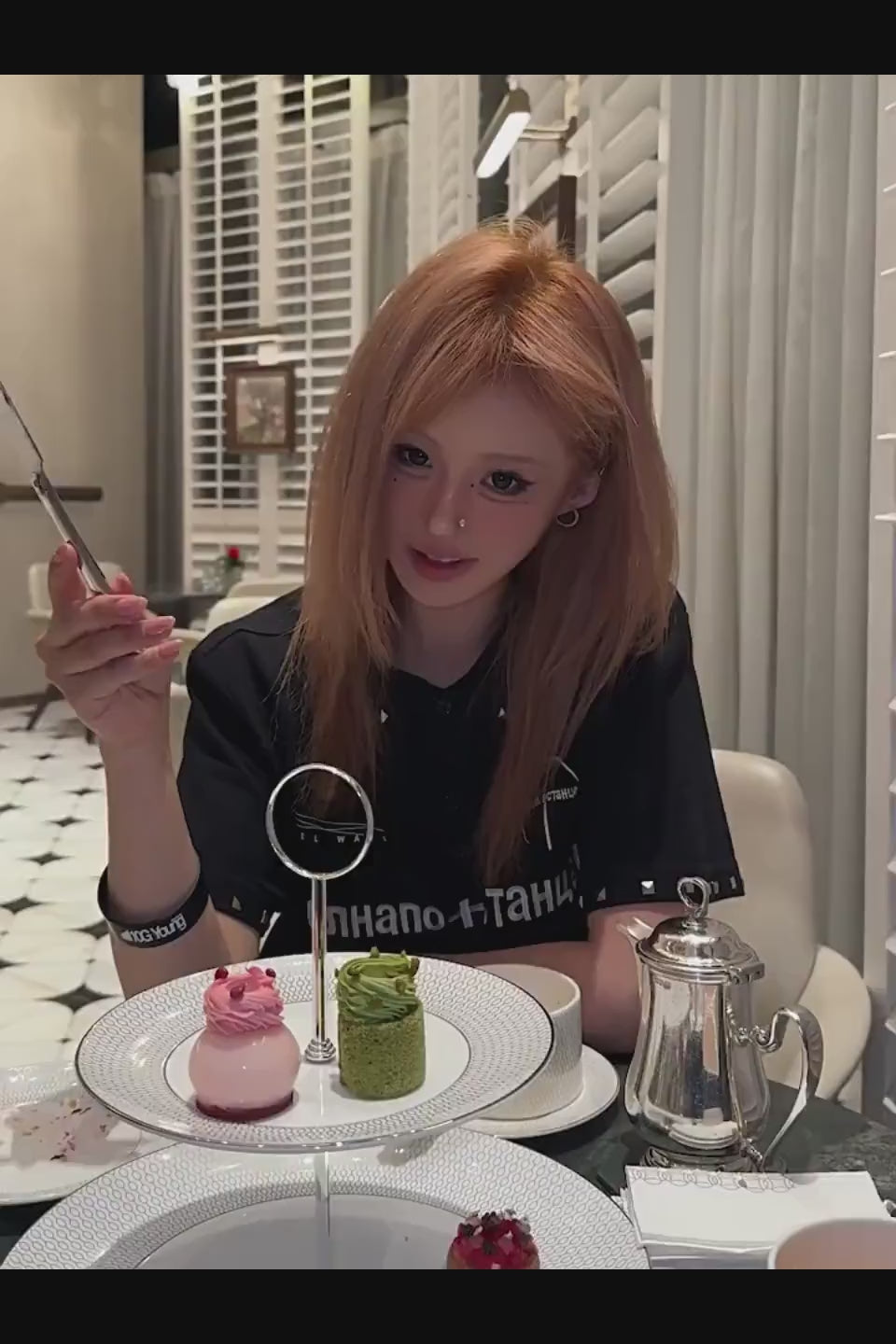 Russian Studded Polo Shirt。ジャストサイズのシルエットが作る、ストイックで緊張感のあるモードスタイル
